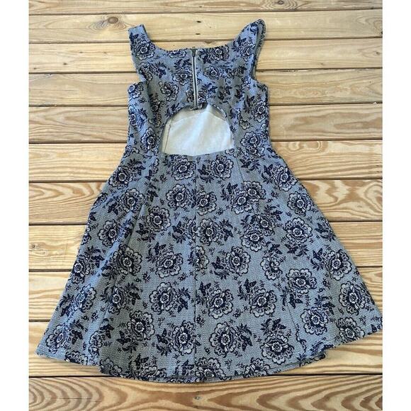 American Eagle Outfitters Floral Cut Out Back Sleeveless Dress Size 0 Black - Picture 2 of 6